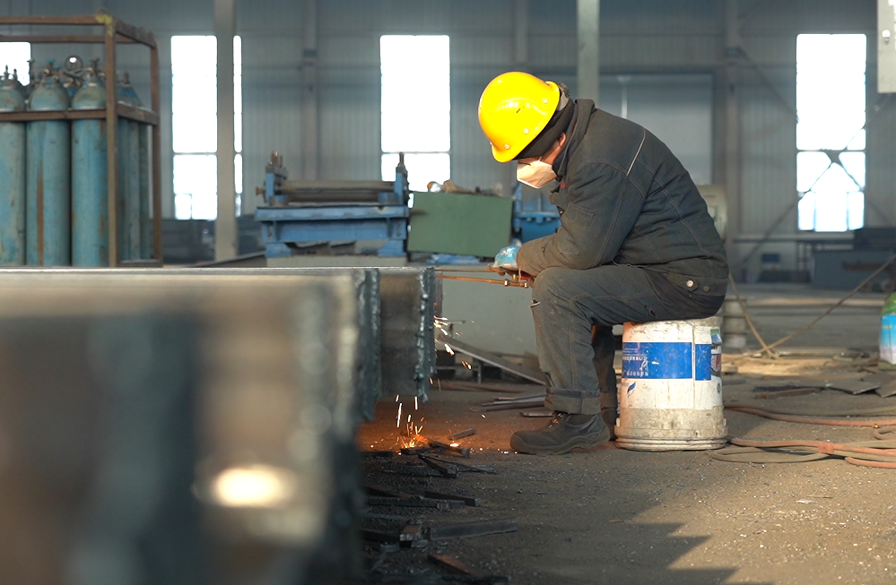 新疆大展钢结构有限责任公司:“加速跑”奋力冲刺全年目标任务开云体育 开云平台(图3) 新疆大展钢结构有限责任公司:“加速跑”奋力冲刺全年目标任务开云体育 开云平台(图3)