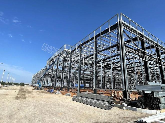 开云体育 开云平台蔚蓝钢构百科:钢结构厂房工程施工的详细步骤(图2) 开云体育 开云平台蔚蓝钢构百科:钢结构厂房工程施工的详细步骤(图2)