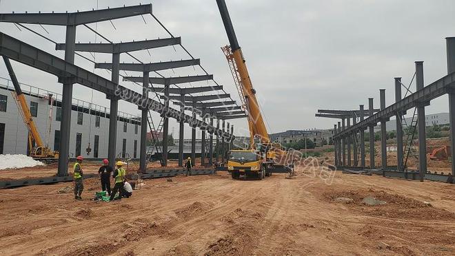 开云体育 开云平台蔚蓝钢构百科:钢结构厂房工程施工的详细步骤(图1) 开云体育 开云平台蔚蓝钢构百科:钢结构厂房工程施工的详细步骤(图1)
