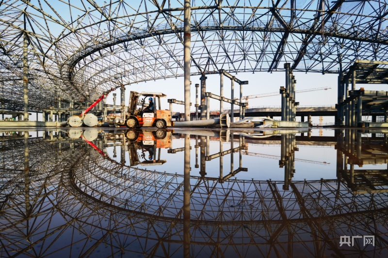 开云 开云体育官网重庆江北国际机场T3B航站楼整体屋盖钢结构全面封顶(图1)