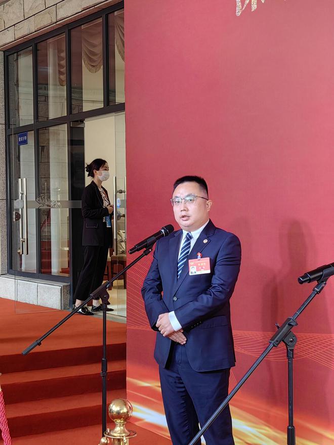 开云体育 kaiyun.com 官网入口中建科工华南大区委书记、董事长段海:加大钢结构装配式建筑推广 助力行业绿色低碳发展(图1) 开云体育 kaiyun.com 官网入口中建科工华南大区委书记、董事长段海:加大钢结构装配式建筑推广 助力行业绿色低碳发展(图1)