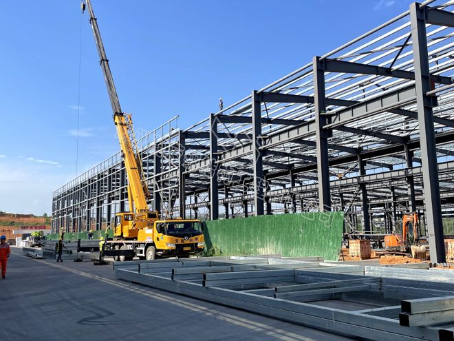 Kaiyun 开云蔚蓝钢构百科：多层钢结构厂房工程楼承板安装的三个问题要注意(图2)