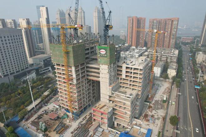 国内首个采用各层弱相关悬挂钢结构项目正式进入钢结构开云体育 开云官网提升阶段(图3)