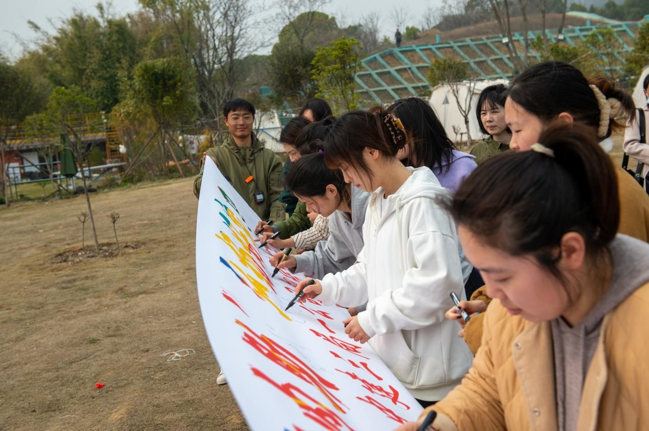 开云 开云体育平台当好廉内助弘扬好家风中建三局一公司钢结构公司开展廉洁文化进家庭活动(图1)