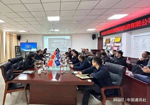 开云体育 开云官网中铁建工集团青藏铁路西格段提质工程站房标段项目部德令哈站钢结构网架吊装成功(图1) 开云体育 开云官网中铁建工集团青藏铁路西格段提质工程站房标段项目部德令哈站钢结构网架吊装成功(图1)