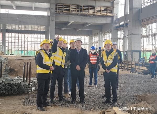 开云体育 开云官网中铁建工集团青藏铁路西格段提质工程站房标段项目部德令哈站钢结构网架吊装成功(图3) 开云体育 开云官网中铁建工集团青藏铁路西格段提质工程站房标段项目部德令哈站钢结构网架吊装成功(图3)