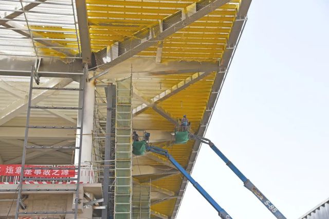 潍烟高铁烟台西站钢结构开云 开云体育APP顺利合拢 10月底具备静态验收条件(图3) 潍烟高铁烟台西站钢结构开云 开云体育APP顺利合拢 10月底具备静态验收条件(图3)