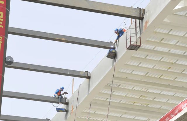 潍烟高铁烟台西站钢结构开云 开云体育APP顺利合拢 10月底具备静态验收条件(图2) 潍烟高铁烟台西站钢结构开云 开云体育APP顺利合拢 10月底具备静态验收条件(图2)