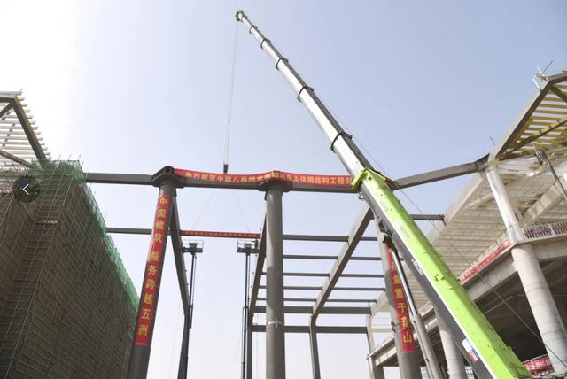 潍烟高铁烟台西站钢结构开云 开云体育APP顺利合拢 10月底具备静态验收条件(图1) 潍烟高铁烟台西站钢结构开云 开云体育APP顺利合拢 10月底具备静态验收条件(图1)