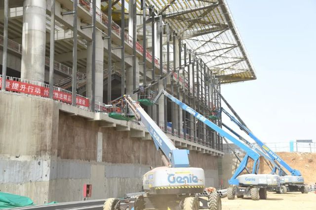 潍烟高铁烟台西站钢结构开云 开云体育APP顺利合拢 10月底具备静态验收条件(图4) 潍烟高铁烟台西站钢结构开云 开云体育APP顺利合拢 10月底具备静态验收条件(图4)