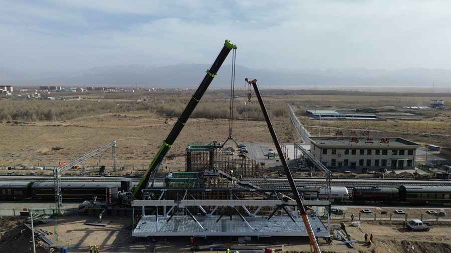 开云体育 开云官网青藏铁路西格段提质工程乌兰站新建天桥钢结构吊装成功(图1) 开云体育 开云官网青藏铁路西格段提质工程乌兰站新建天桥钢结构吊装成功(图1)