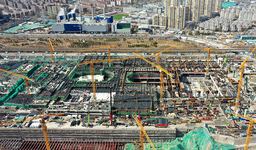 亚洲最大地下综合交通枢纽北京城市副中心站综合交通枢纽站房核心区西侧钢结构开云APP 开云官网入口完工(图2)