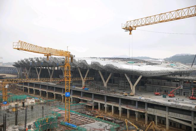 开云 开云体育平台金属屋面玻璃幕墙珠海机场新航站楼穿上亮丽“外衣”(图1)