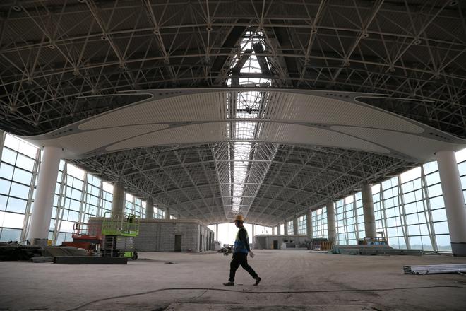 开云 开云体育平台金属屋面玻璃幕墙珠海机场新航站楼穿上亮丽“外衣”(图3)