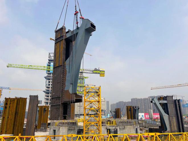 4998米江苏未来Kaiyun 开云第一高楼钢结构巨柱冲出地面(图1) 4998米江苏未来Kaiyun 开云第一高楼钢结构巨柱冲出地面(图1)