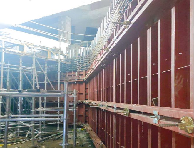 4998米江苏未来Kaiyun 开云第一高楼钢结构巨柱冲出地面(图5) 4998米江苏未来Kaiyun 开云第一高楼钢结构巨柱冲出地面(图5)