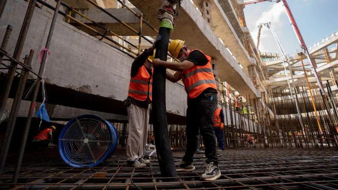 4998米江苏未来Kaiyun 开云第一高楼钢结构巨柱冲出地面(图9) 4998米江苏未来Kaiyun 开云第一高楼钢结构巨柱冲出地面(图9)