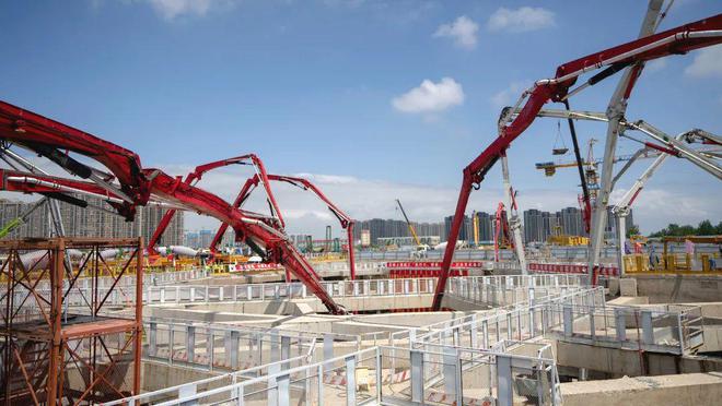 4998米江苏未来Kaiyun 开云第一高楼钢结构巨柱冲出地面(图8) 4998米江苏未来Kaiyun 开云第一高楼钢结构巨柱冲出地面(图8)