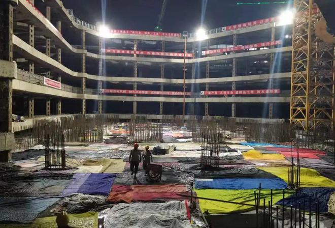 4998米江苏未来Kaiyun 开云第一高楼钢结构巨柱冲出地面(图13) 4998米江苏未来Kaiyun 开云第一高楼钢结构巨柱冲出地面(图13)