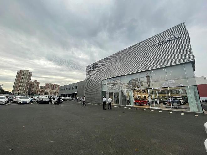 蔚蓝钢构开云 开云体育百科:钢结构汽车4S店建筑的诞生——稳固、美观、快捷(图2) 蔚蓝钢构开云 开云体育百科:钢结构汽车4S店建筑的诞生——稳固、美观、快捷(图2)