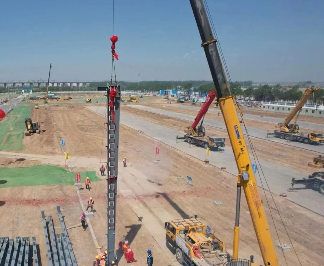 开云 开云体育平台仅用时13天！天合光能淮安基地二期项目厂房钢结构首吊成功(图1)