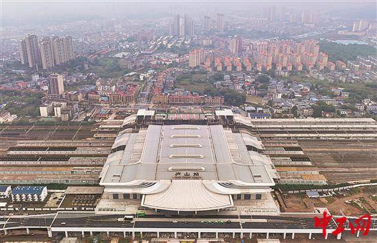 世界首例大型站改钢结构整体跨线顶推成功Kaiyun 开云(图1)