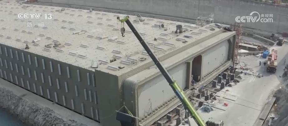 “海底长城”合龙“深中牵手”成功 刷新多项纪录开云 开云体育平台(图2) “海底长城”合龙“深中牵手”成功 刷新多项纪录开云 开云体育平台(图2)