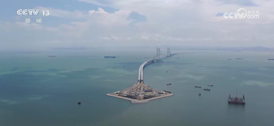 “海底长城”合龙“深中牵手”成功 刷新多项纪录开云 开云体育平台(图5) “海底长城”合龙“深中牵手”成功 刷新多项纪录开云 开云体育平台(图5)