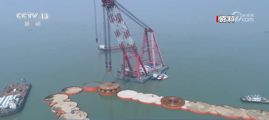 “海底长城”合龙“深中牵手”成功 刷新多项纪录开云 开云体育平台(图7) “海底长城”合龙“深中牵手”成功 刷新多项纪录开云 开云体育平台(图7)