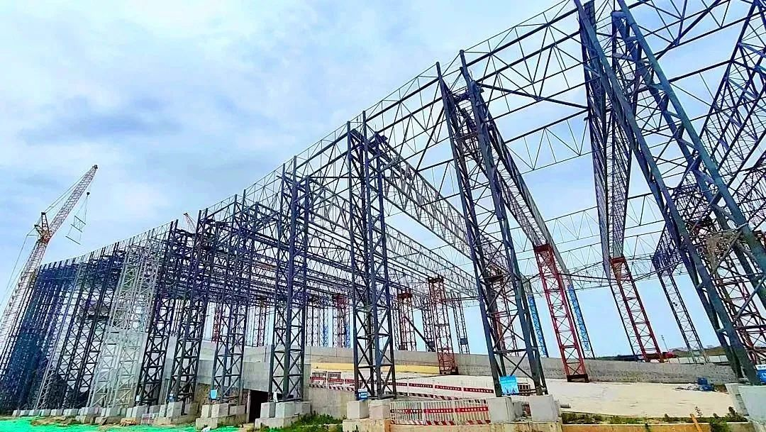 开云APP 开云官网入口西安际华园冰雪运动中心提前封顶(图2)