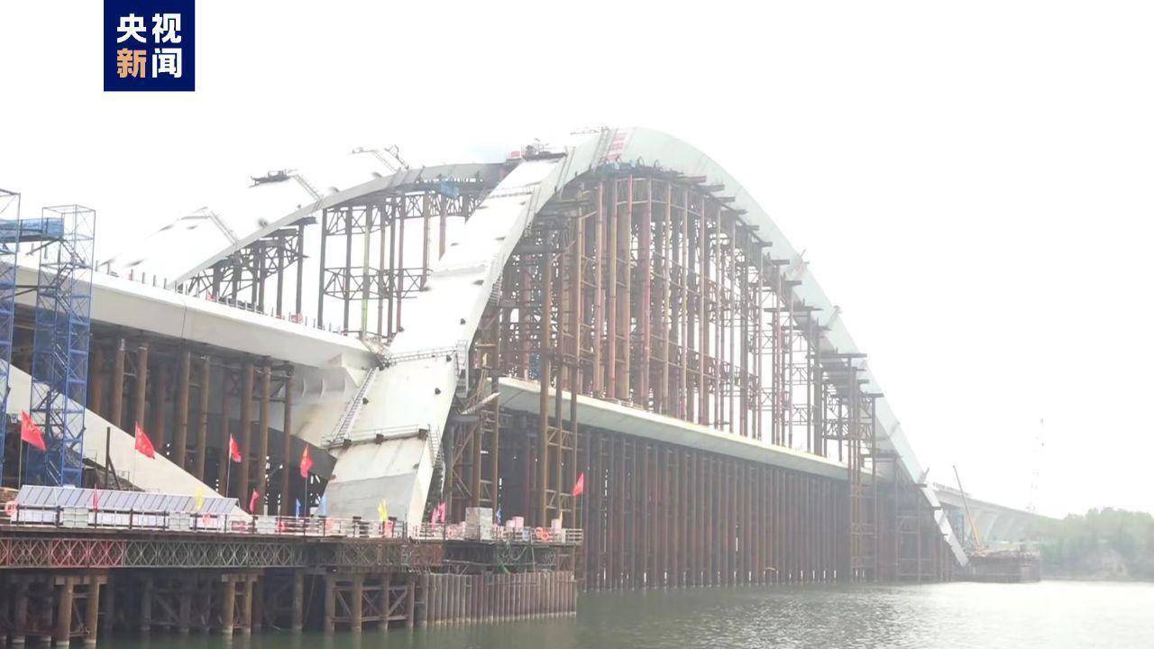 开云APP 开云官网入口京雄大桥钢结构焊接完成 京雄高速全线开通在即(图1)