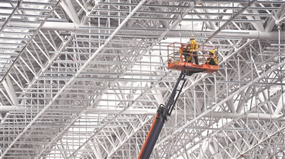 开云体育 开云官网广州白云站全面封顶——“云山珠水、盛世花开”(图2)