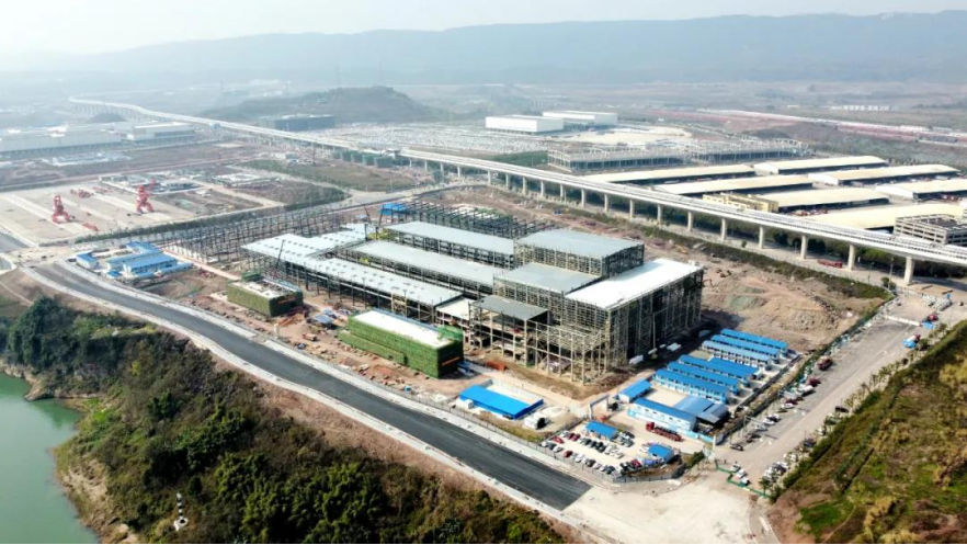 两江新区ABB项目主厂房钢结构封顶 开云体育 开云平台将于年内投产(图1)