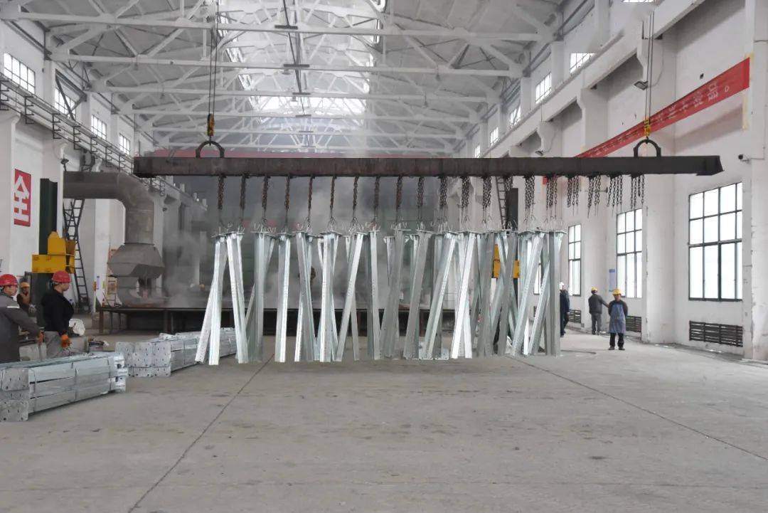 开云体育 开云官网钢材穿“锌”衣 “长寿”价值增(图1) 开云体育 开云官网钢材穿“锌”衣 “长寿”价值增(图1)