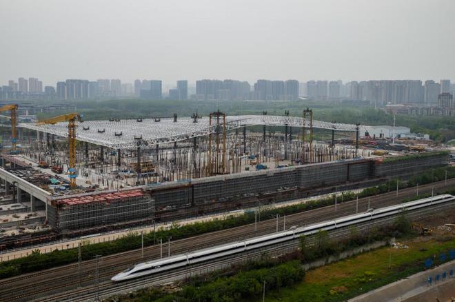合肥西站西侧站房屋盖钢结构桁架整体开云体育 Kaiyun.com 官网入口提升到位(图1)