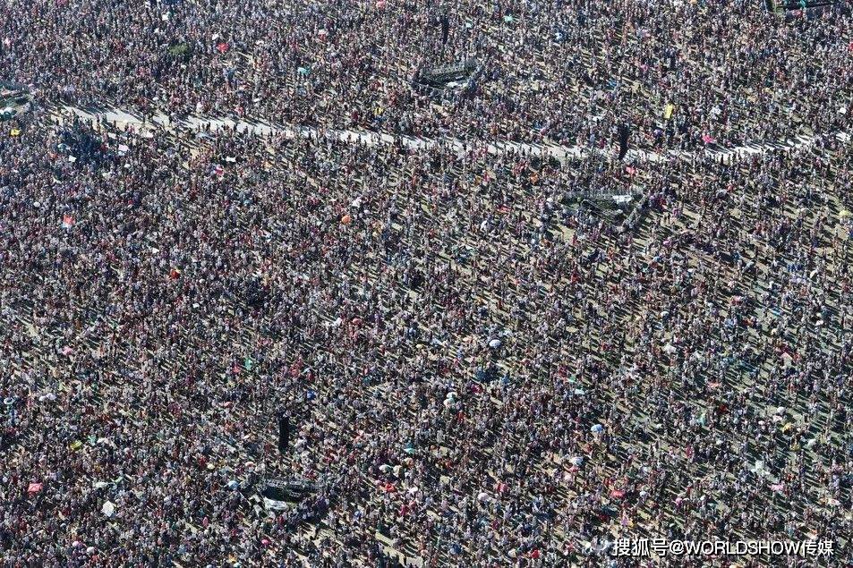 Kaiyun 开云体育全球最大露天音乐节：2023 Glastonbury 数十万乐迷忘情狂欢！(图3)