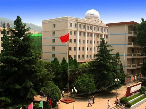 钢构房一般多少一个平方？钢结构房子有开云体育 开云官网什么优势？(图2)