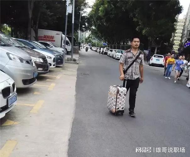 Kaiyun 开云体育草根富豪邱启光：15岁搬砖30岁发迹46岁破产中间捐了1千万(图1)