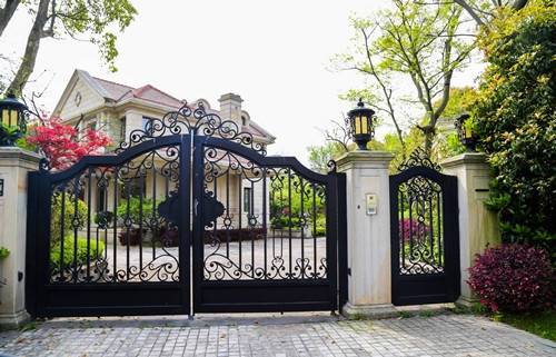 铁艺围墙庭院大门怎开云体育 开云官网样才会更加耐(图2)